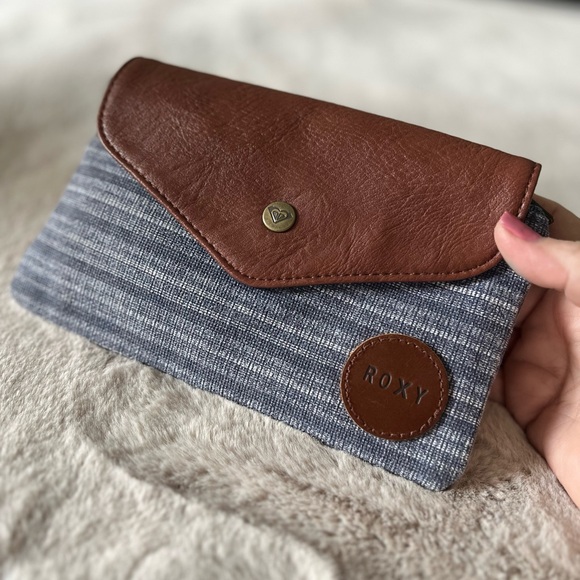 Roxy Navy and Gray Clutch - Picture 1 of 5